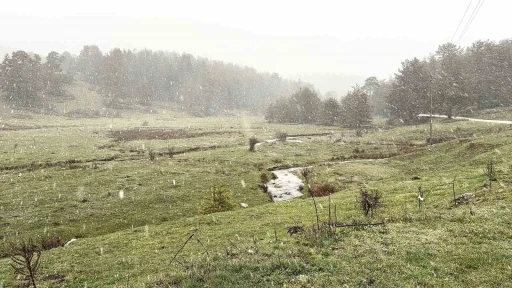 Bolu&rsquo;da nisan ayında kar s&uuml;rprizi
