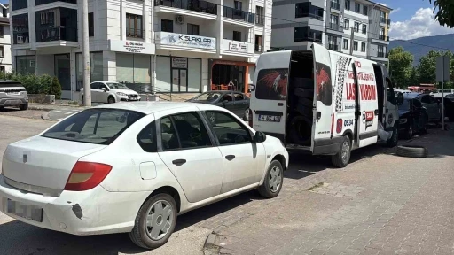 Bolu&rsquo;da onlarca s&uuml;r&uuml;c&uuml; &lsquo;alışkanlık&rsquo; kurbanı oldu: 20&rsquo;ye yakın aracın lastiği patladı
