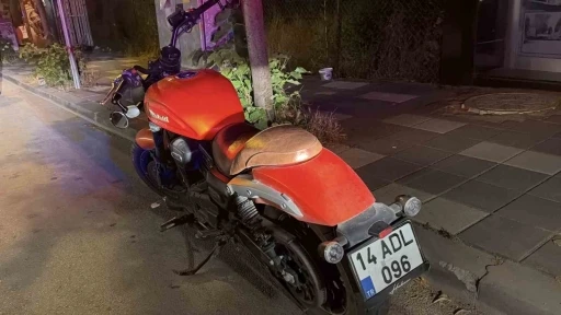 Bolu&rsquo;da otomobille &ccedil;arpışan motosikletli yaralandı
