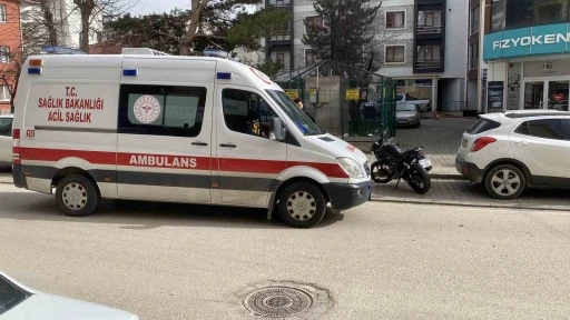 Bolu&rsquo;da otomobille motosiklet kafa kafaya &ccedil;arpıştı: 1 yaralı
