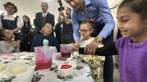 Bolu&rsquo;da &ouml;zel &ouml;ğrenciler atık yağlardan sabun yapmayı &ouml;ğrendi
