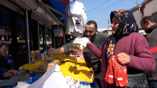 Bolu&rsquo;da pazar tezgahları bayram şekerleriyle renklendi

