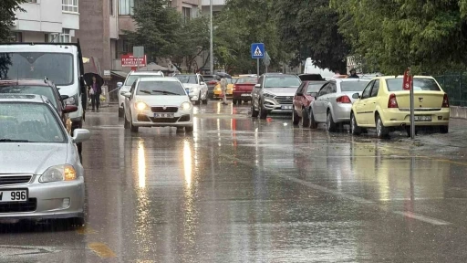Bolu&rsquo;da sağanak etkili oldu

