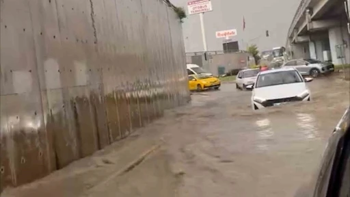 Bolu&rsquo;da sağanak ve dolu sonrası iş yerlerini su bastı
