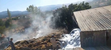Bolu’da samanlık alev alev yandı
