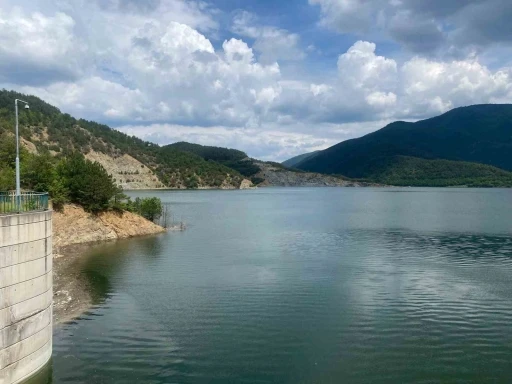 Bolu&rsquo;da tam kapasiteye ulaşan barajda kontroll&uuml; su tahliyesi
