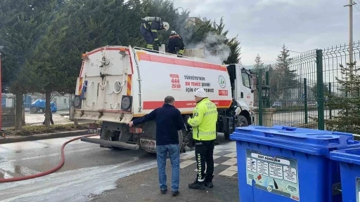 Bolu&rsquo;da yol s&uuml;p&uuml;rme aracında yangın &ccedil;ıktı
