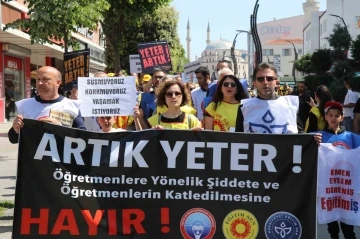 Bolu’da yüzlerce öğretmen, öldürülen meslektaşı için yürüyüş yaptı
