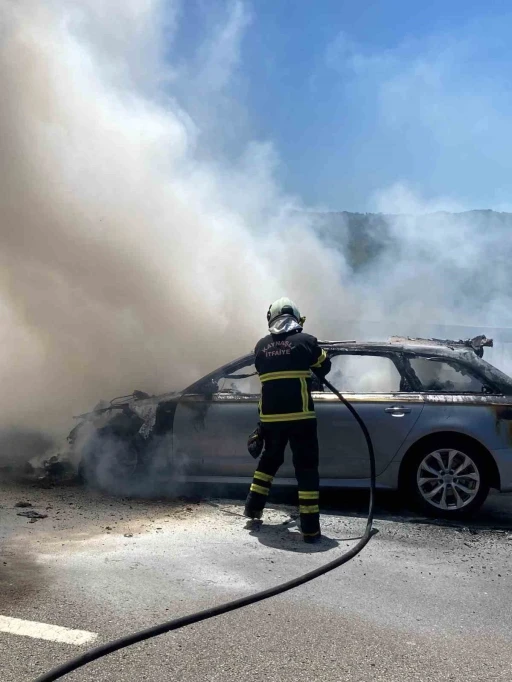 Bolu Dağı geçişinde otomobil küle döndü
