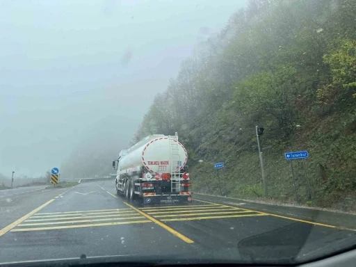 Bolu Dağı’nda hafif kar yağışı ve sis etkili oluyor
