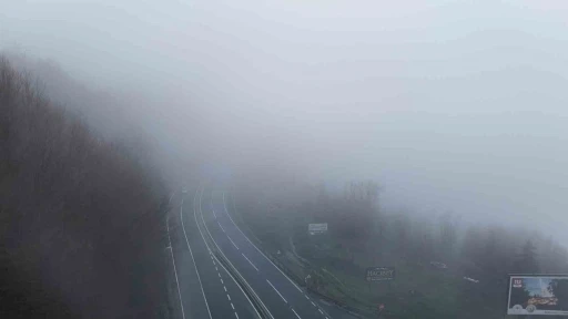 Bolu Dağı&rsquo;nda sis ve sağanak etkili oluyor
