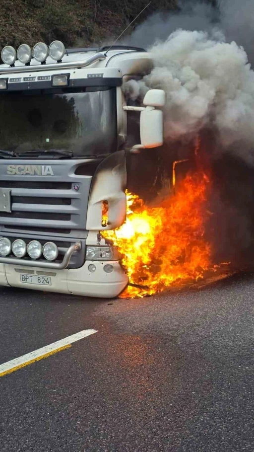Bolu Dağı&rsquo;nda tanker alev alev yandı
