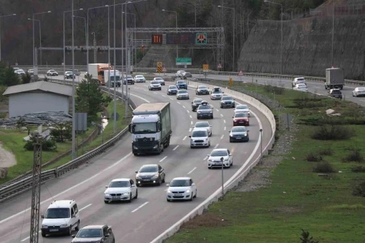 Bolu Dağı Tüneli’nde bayram tatili yoğunluğu
