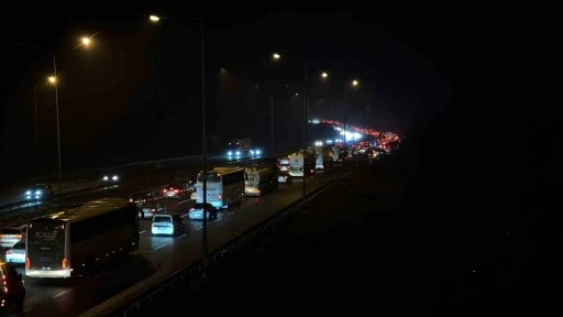 Bolu ge&ccedil;işinde bayram trafiği kilit
