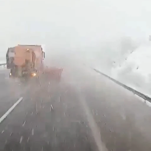 Bolu ge&ccedil;işinde yoğun kar yağışı etkili oldu
