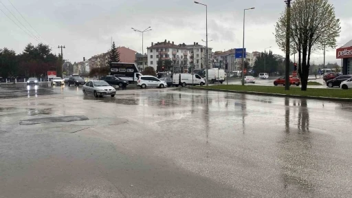 Bolu g&uuml;ne yağışla uyandı

