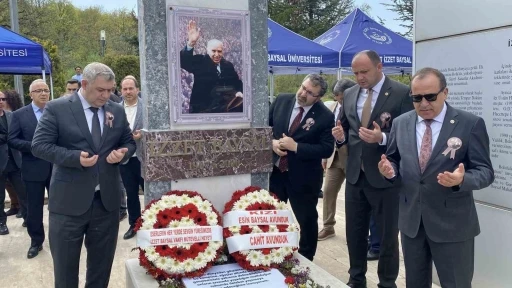 &lsquo;Bolu&rsquo;nun Babası&rsquo; İzzet Baysal mezarı başında dualarla anıldı
