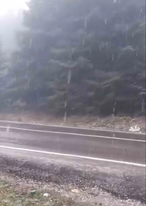 Bolu’nun yükseklerinde kar yağışı

