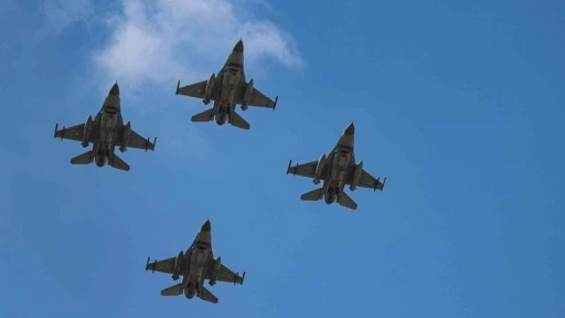 Bolu semalarında F-16 uçakları saygı uçuşu gerçekleştirdi
