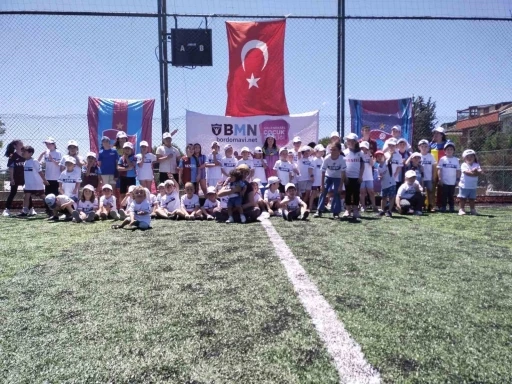 BordoMavi.Net&rsquo;in geleneksel &ccedil;ocuk şenliği &Uuml;sk&uuml;dar&rsquo;da renkli g&ouml;r&uuml;nt&uuml;lere sahne oldu
