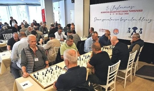 Bornova&rsquo;da dama heyecanı: Muşlu Ahmet Tokmak &uuml;&ccedil;&uuml;nc&uuml; oldu
