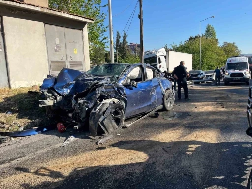 Bornova&rsquo;da feci kaza: 1 &ouml;l&uuml;, 7 yaralı
