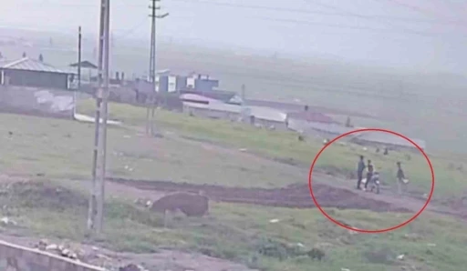 Boş arazide defalarca silahla ateş ederek vatandaşları korkutan &ccedil;ocuk &ouml;ğrenci &ccedil;ıktı