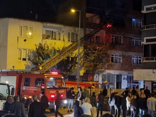 Boş dairede çıkan yangın mahalleliyi sokağa döktü
