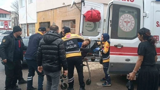 Boşanma aşamasında olduğu eşini d&ouml;rt yerinden bı&ccedil;aklayıp eve kilitledi
