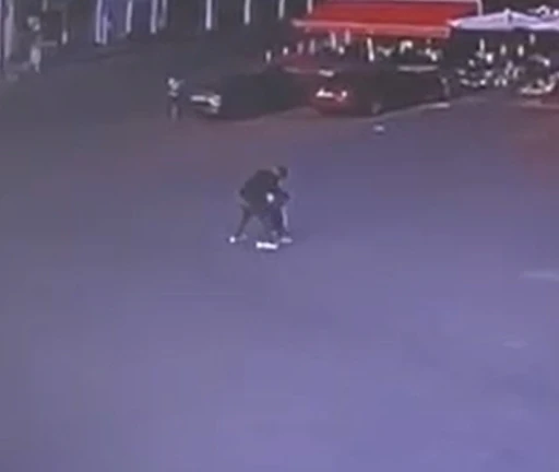 Boşanma aşamasındaki eşini sokak ortasında 12 yerinden bı&ccedil;akladı, 18,6 yıl hapis cezası aldı
