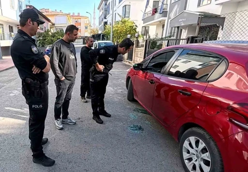 Boşanma aşamasındaki eşinin arabasının camını kırdı, şoka uğrayan kadın KADES’le kurtuldu
