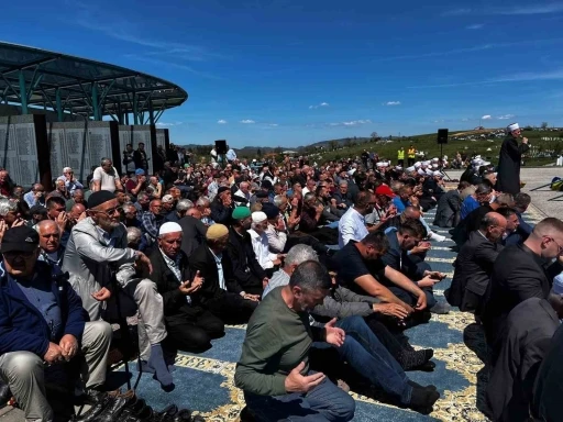 Bosna Hersek Savaşı sırasında &ouml;ld&uuml;r&uuml;len 6 kişi toprağa verildi
