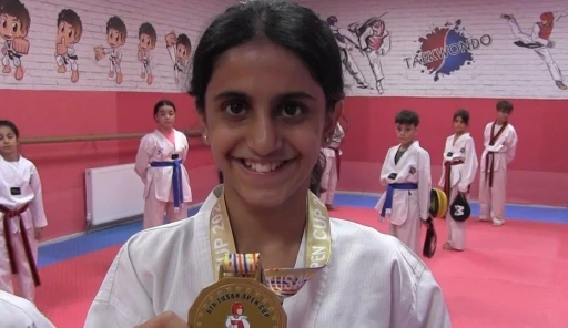 Boyu uzasın diye taekwandoya giden Siirtli Elif, Moldova’da aldın madalya kazandı