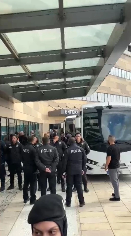 Bozbey, adliyeye sevk edilmeden sağlık raporu i&ccedil;in hastaneye g&ouml;t&uuml;r&uuml;ld&uuml;
