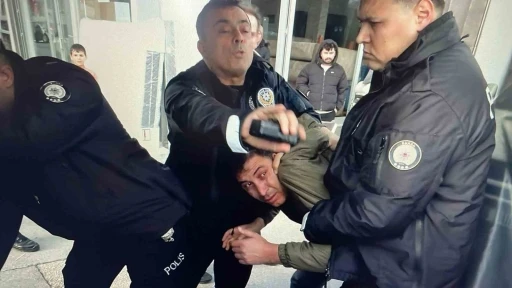 Bozbey&rsquo;e saldırı girişiminde bulunan 2 kişi adli kontrol şartıyla serbest bırakıldı
