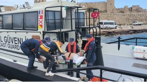 Bozcaada’da solunum yetmezliği çeken hastanın tıbbi tahliyesi Sahil Güvenlik ekiplerince gerçekleştirildi
