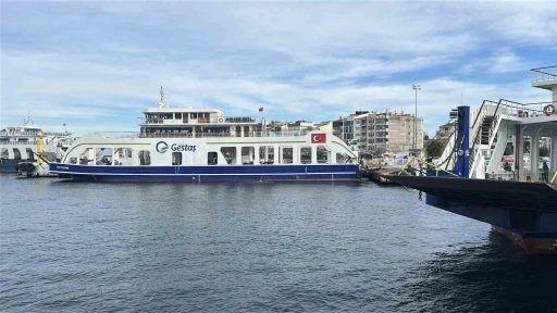 Bozcaada ve G&ouml;k&ccedil;eada&rsquo;ya hafta sonu t&uuml;m feribot seferleri iptal edildi
