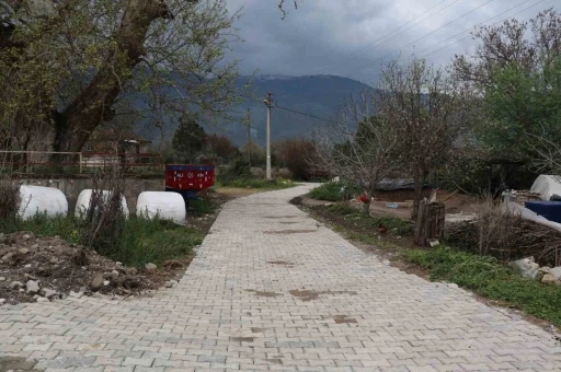 Bozdoğan Ak&ccedil;ay Mahallesi&rsquo;nde yollar yenilendi
