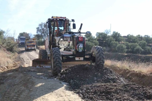 Bozdoğan Belediyesi yol &ccedil;alışmalarına devam ediyor
