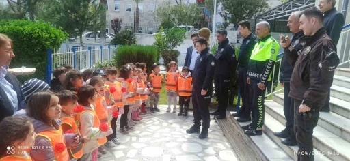 Bozdoğan’da polis ekipleri minikleri ağırladı
