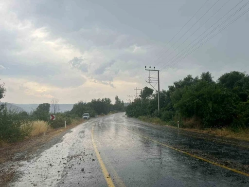 Bozdoğan sağanak yağışla serinledi
