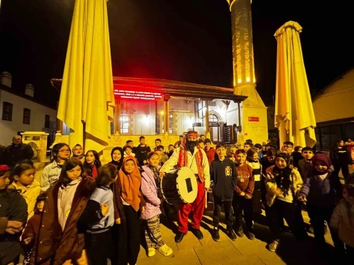 Bozkır’da çocuklara Teravih namazı sonrası geleneksel Ramazan eğlencesi
