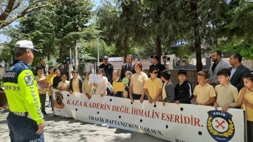 Bozkır’da ilkokul öğrencilerine trafik eğitimi
