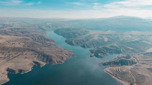 Bozkırın ortasında mest eden mavi
