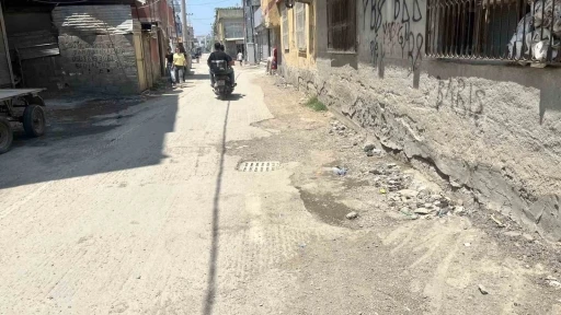 Bozuk yollar mahalleliyi isyan ettirdi
