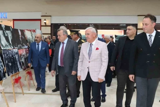 Bozüyük’te ’Atatürk’ konulu fotoğraf sergisi açıldı