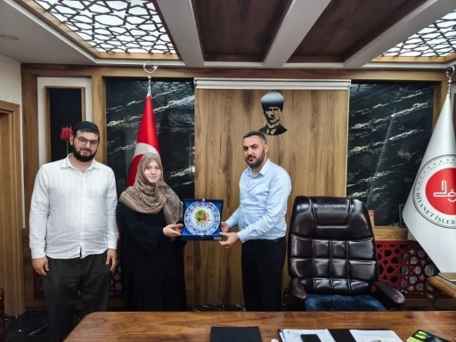 Boz&uuml;y&uuml;k&rsquo;te Hafızlık Kur&rsquo;an Kursu &ouml;ğreticisi T&uuml;rkiye finaline katılma başarısı elde etti
