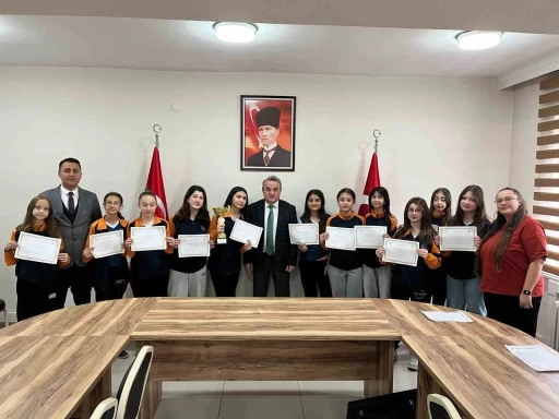 Bozüyük’te sporun yıldızları ödüllendirildi
