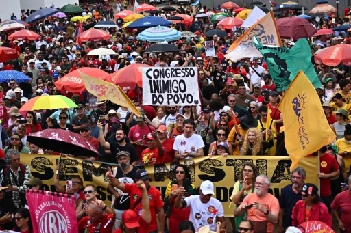 Brezilya’da binlerce kişi Bolsonaro için ceza indirimine karşı sokakta
