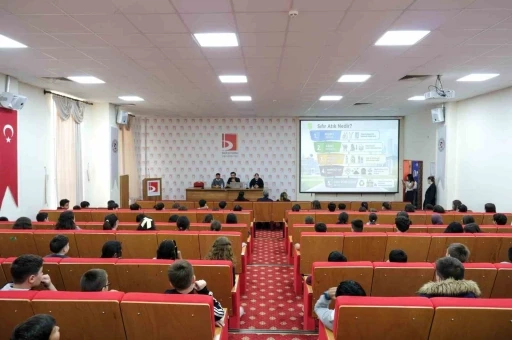 BŞE&Uuml;&rsquo;de geri d&ouml;n&uuml;ş&uuml;m malzemeleri sanata d&ouml;n&uuml;şt&uuml;
